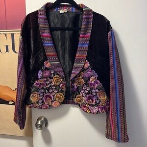 100% Guatemalan Cotton w/Velvet Trim 2 pockets Short Jacket